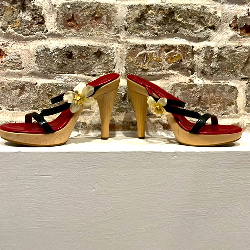 Platform strappy shoe by Giroux made in Italy.